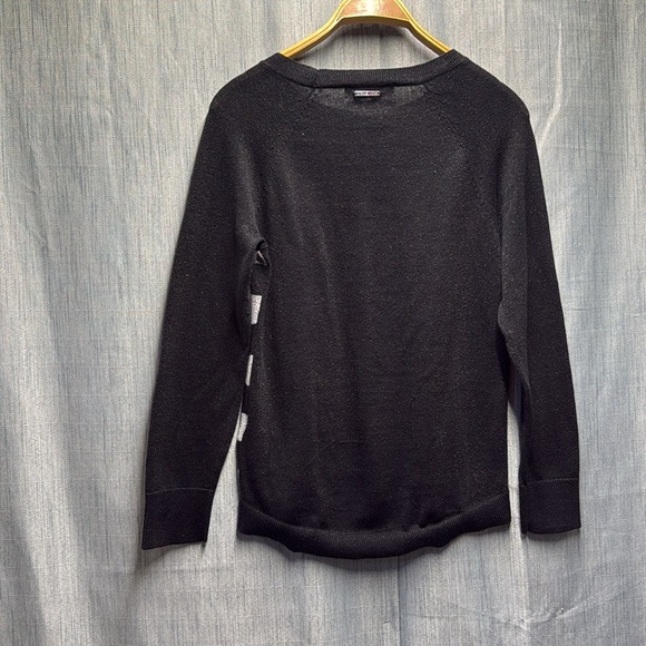 🇺🇸 Micheal Kors Black and Gray Striped sparkly sweater size medium - Picture 6 of 7